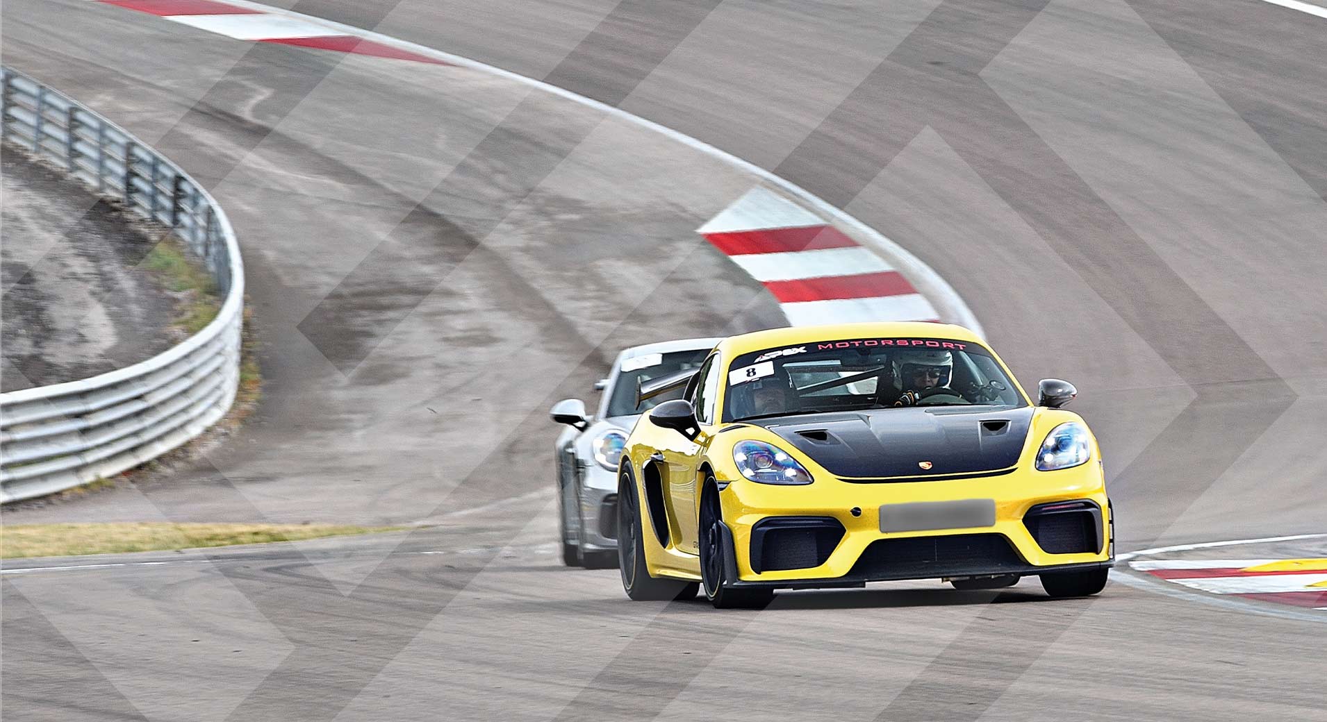 redcurb-porsche-circuit